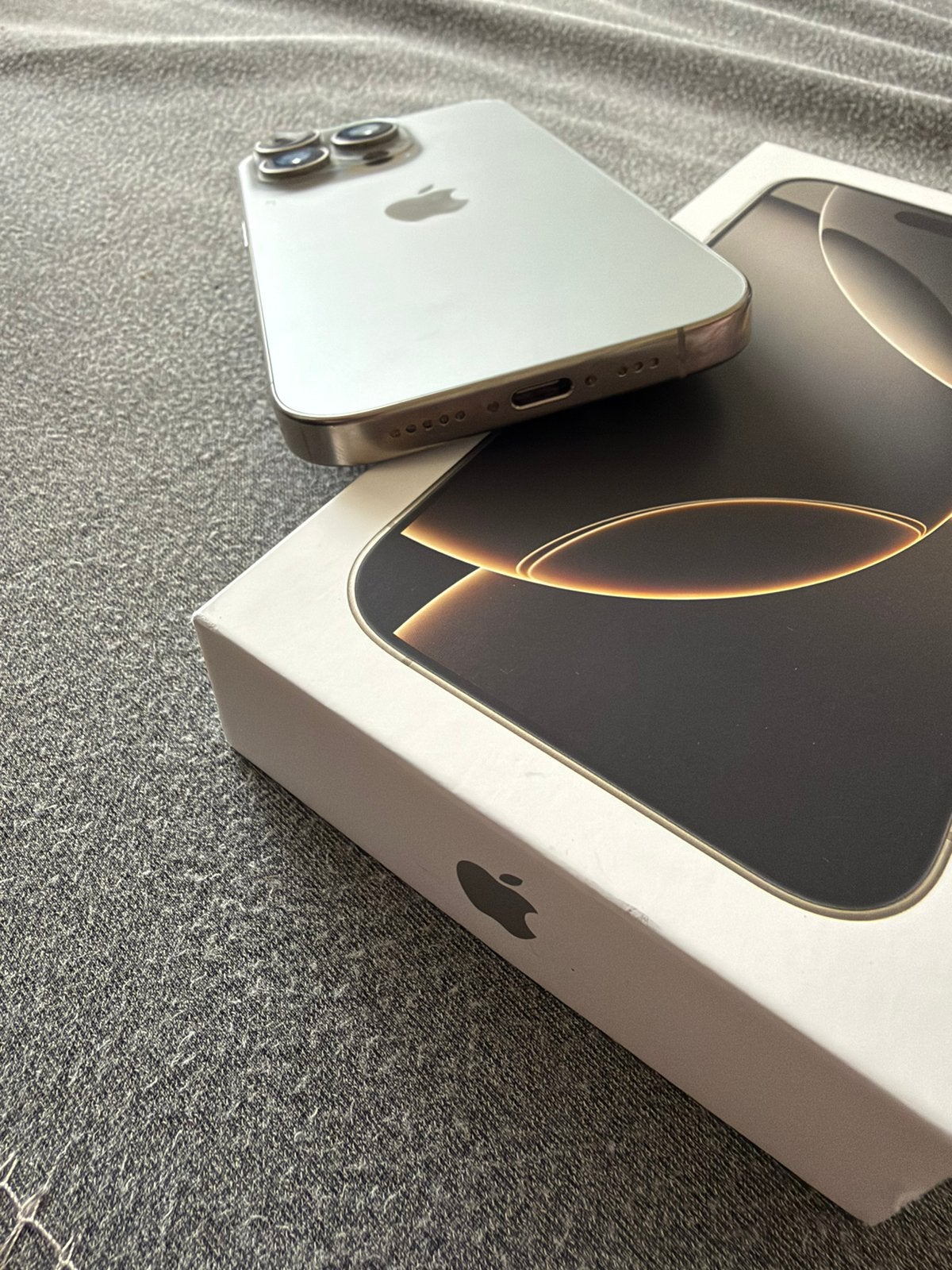 Foto 3 van Iphone 16 pro 128GB