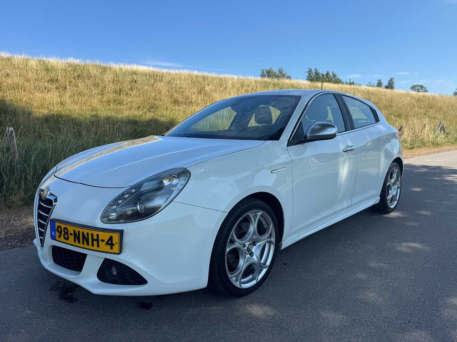 Alfa Romeo Giulietta 1.4 T Sport Distinctive 98-NNH-4, Auto's, Voorwielaandrijving, Euro 5, Gebruikt, 4 cilinders