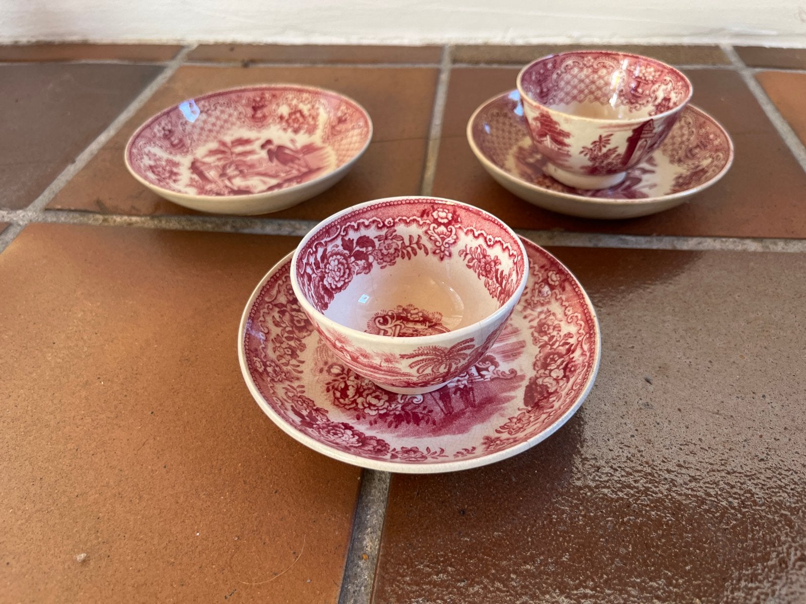 Zeldzaam Antiek Petrus Regout Rood Persian Sprig Set, Ophalen