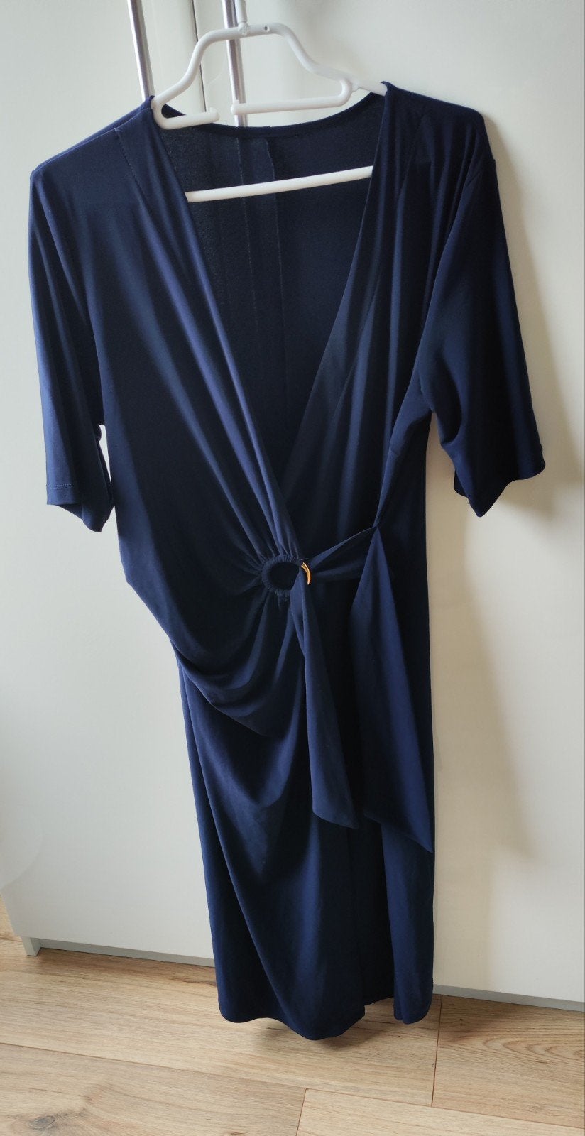 Donkerblauwe moderne getailleerde rekbare jurk maat M, Maat 38/40 (M), Blauw, Ophalen of Verzenden, Zo goed als nieuw