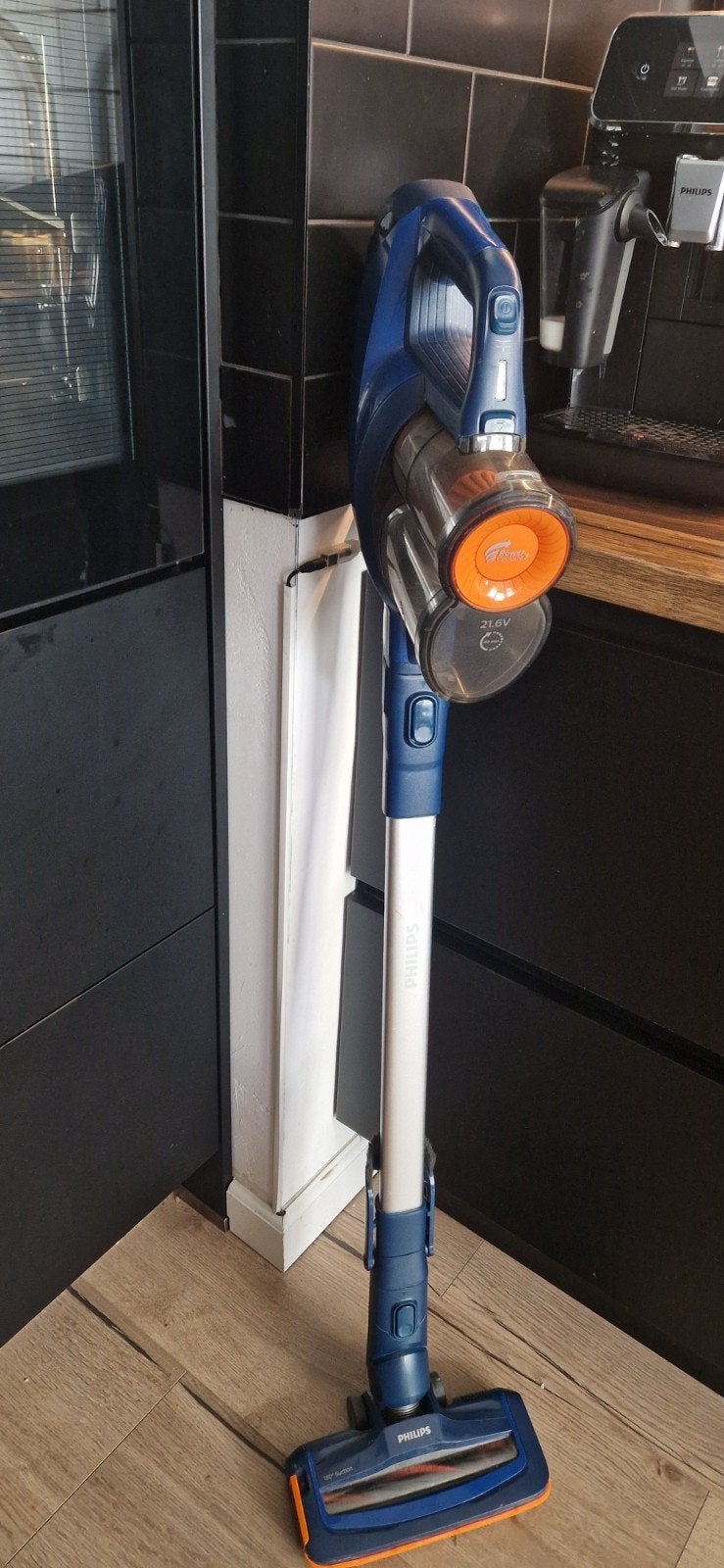 Philips Steelstofzuiger met Lader en Houder, Draadloos, Gebruikt, Philips, Ophalen of Verzenden