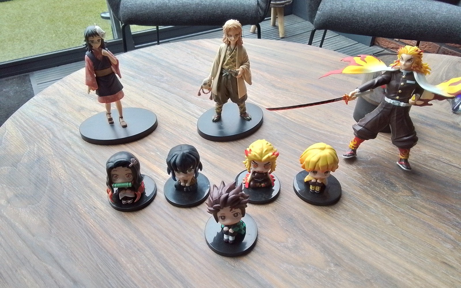 Demon Slayer actiefiguren: 5 chibi's en 3 normale maten, Ophalen, Gebruikt