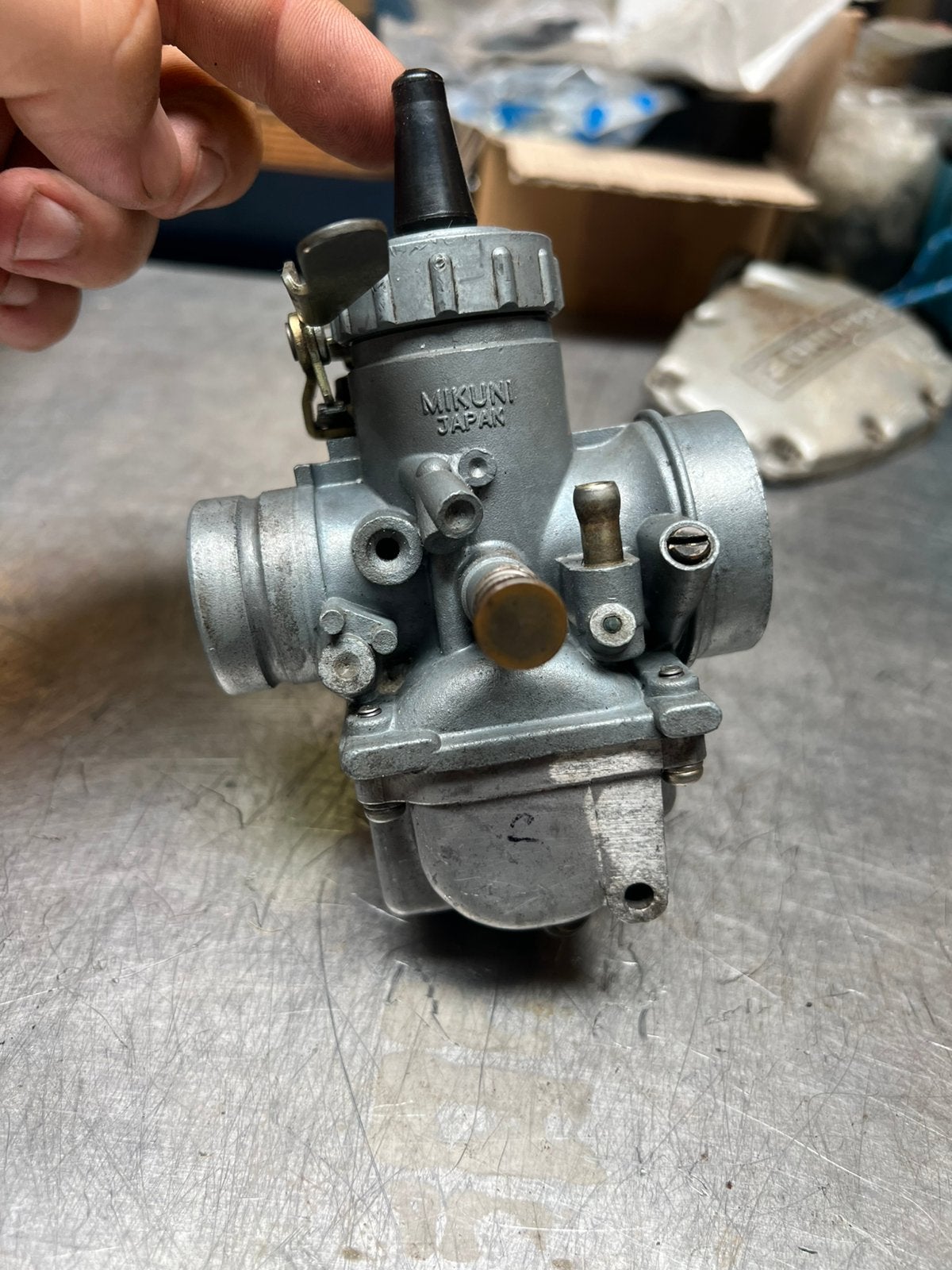 Orginele 28 mikuni Compleet carb 2, Ophalen of Verzenden, Zo goed als nieuw, Carburateur