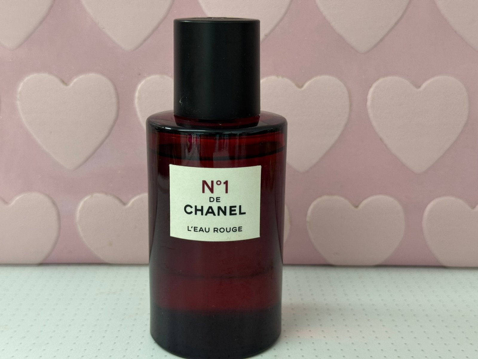 Chanel no 1 L’eau rouge 100ml nog 90ml in, Ophalen of Verzenden, Zo goed als nieuw