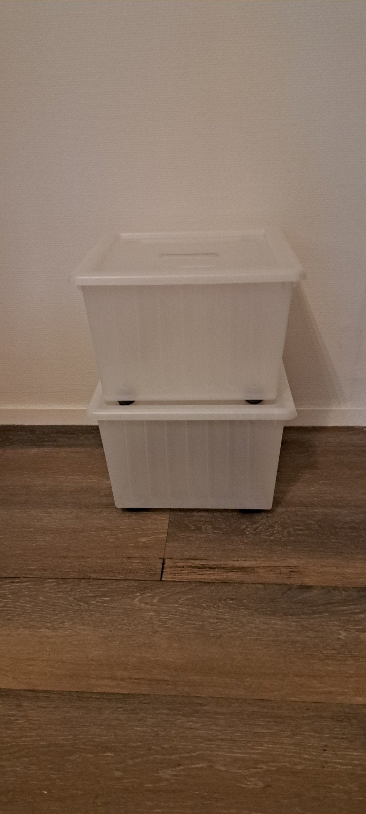 2 bakken van ikea, Ophalen, Zo goed als nieuw
