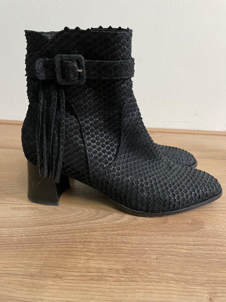 Sch26 - Z.g.a.n. zwarte Mrs. Kris leren laarzen maat 40 (1), Kleding | Dames, Schoenen, Ophalen of Verzenden, Zo goed als nieuw