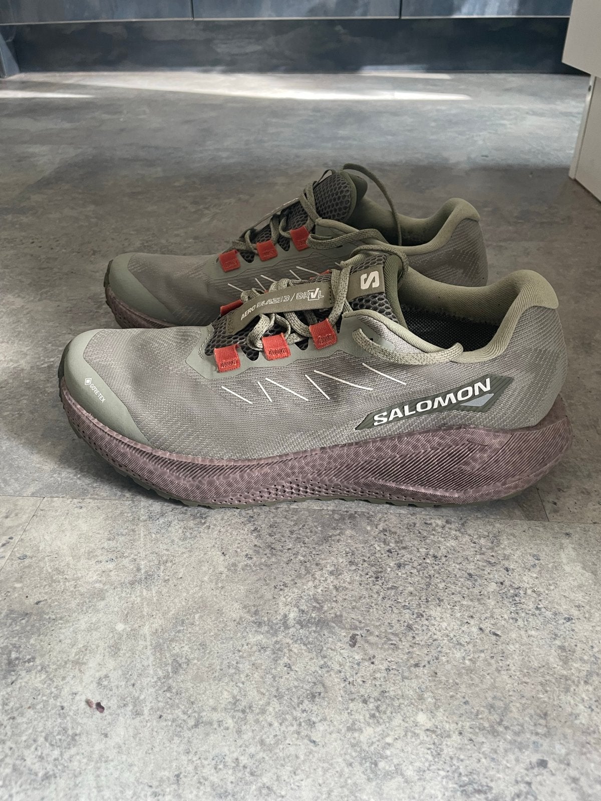 Salomon hardloopschoenen -  gore-tex nieuw 45 1/3, Sport en Fitness, Overige merken, Hardloopschoenen, Ophalen of Verzenden, Zo goed als nieuw