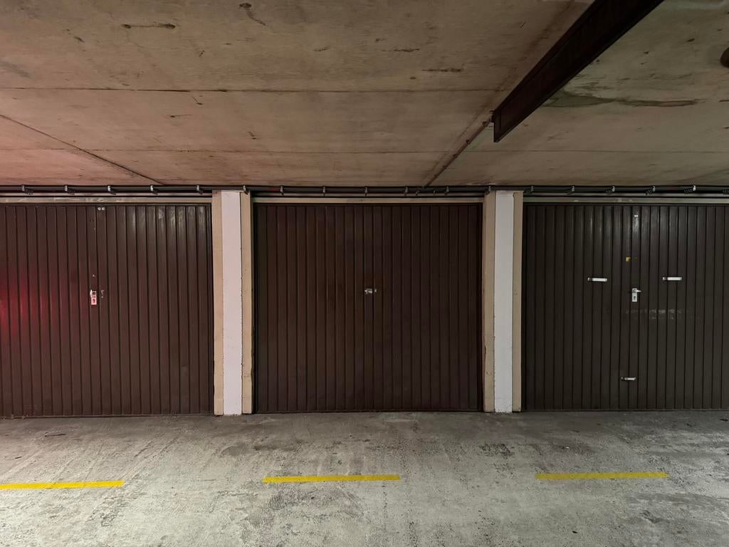 TE HUUR Garagebox Den Heuvel Velp Incl elektra en service, Gelderland