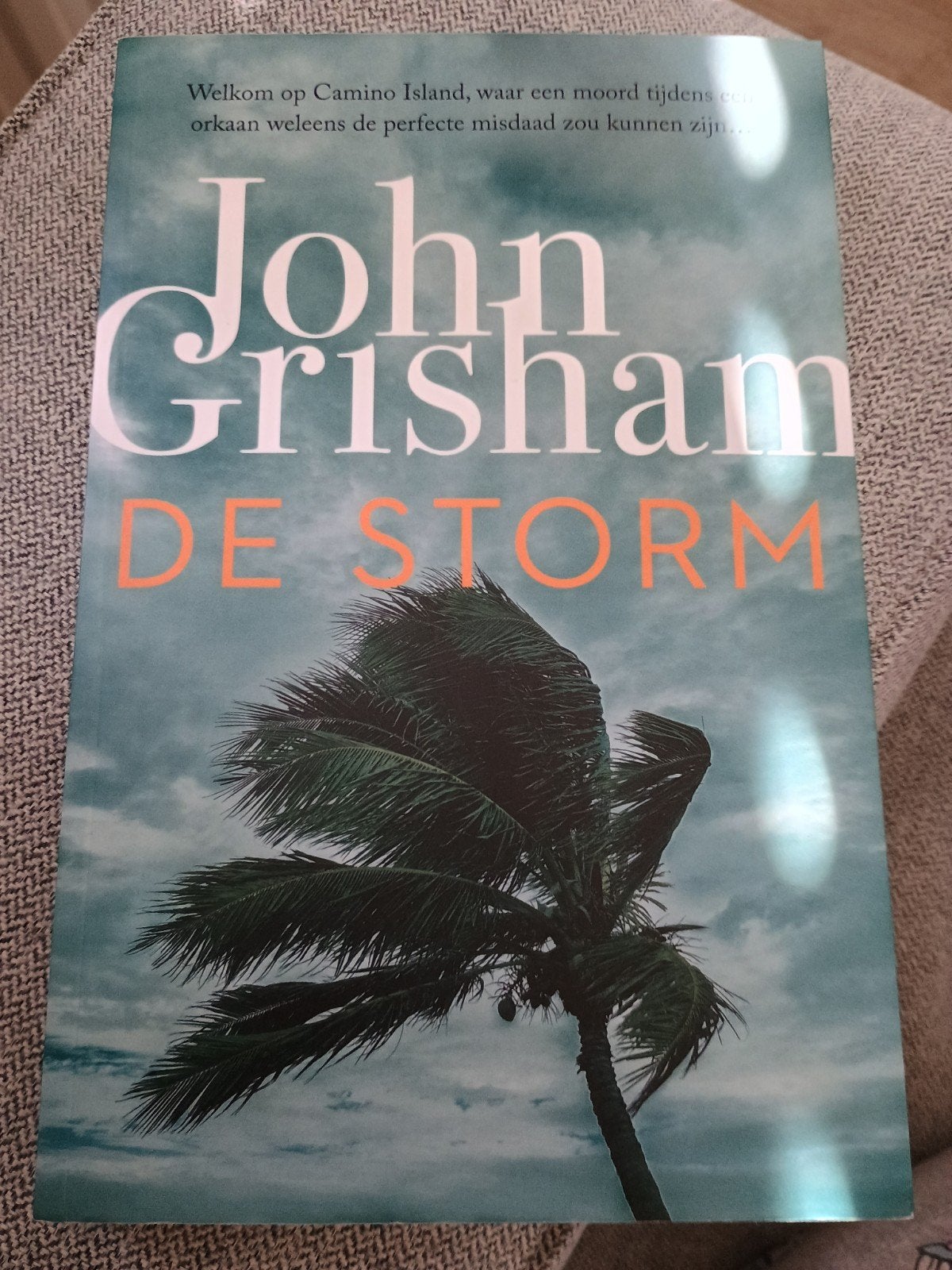 John Grisham - De Storm (Camino Winds), Boeken, Thrillers, Zo goed als nieuw, Nederland, Ophalen of Verzenden