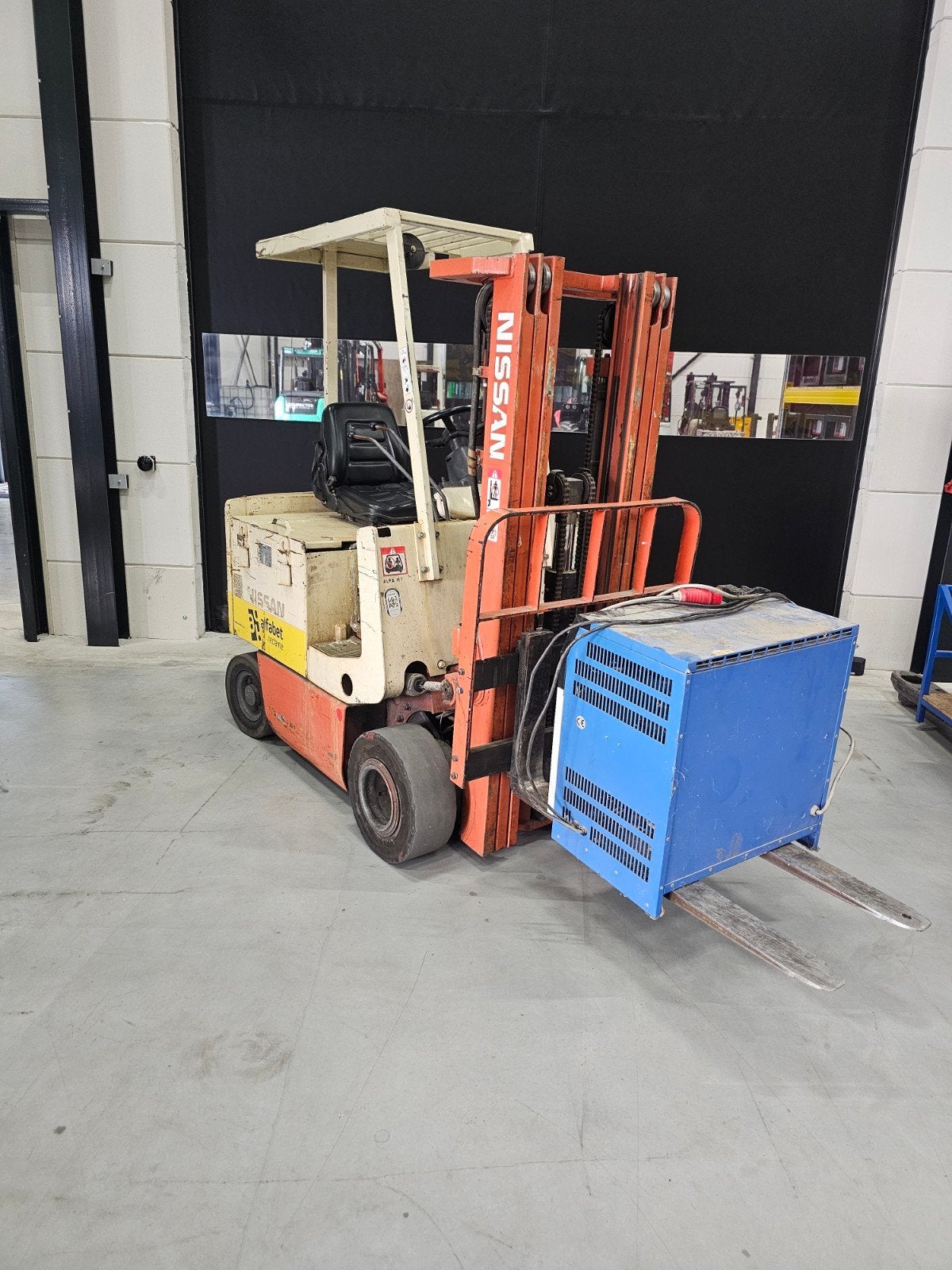Nissan 1,5 ton elektrische heftruck, triplex, full free lift, Zakelijke goederen, Machines en Bouw | Heftrucks en Intern transport