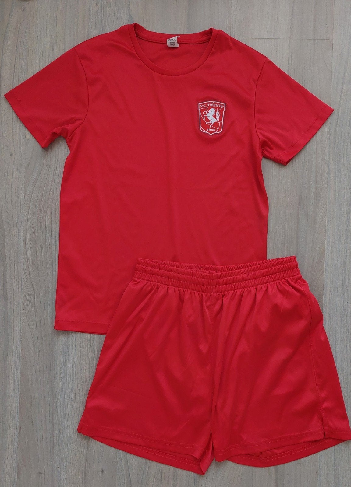 Voetbal shirt en broek met FC Twente logo, Maat XS of kleiner, Ophalen of Verzenden, Zo goed als nieuw, Set