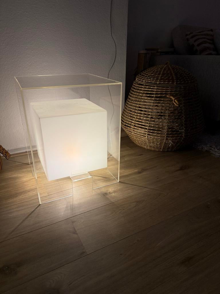 Mooie plexiglas design vloerlamp - Warm licht, Huis en Inrichting, Lampen | Vloerlampen, Ophalen, Gebruikt, Kunststof, Minder dan 100 cm