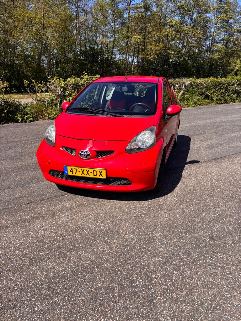 Toyota Aygo 1.0 12V Vvt-i 3DRS MMT 2007 Rood, Auto's, Toyota, Voorwielaandrijving, 4 stoelen, 68 pk, Origineel Nederlands