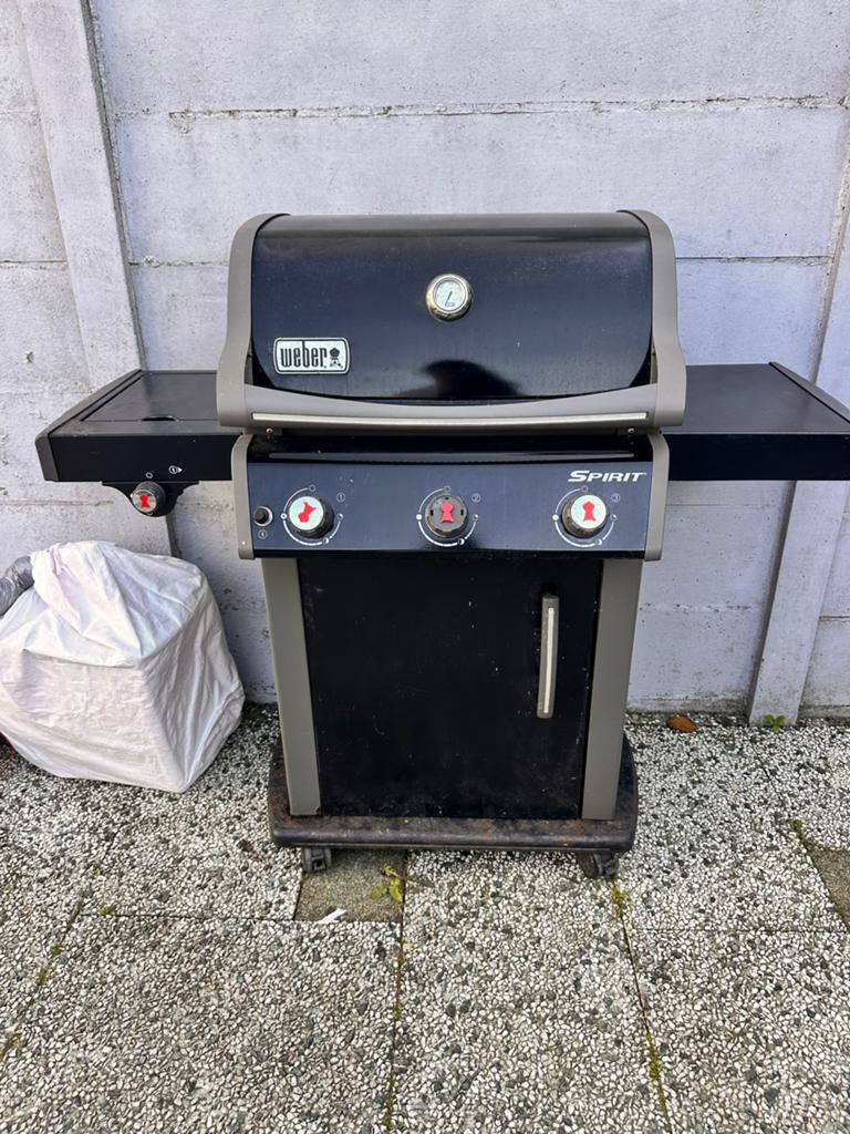 Weber Spirit gasbarbecue - deur kapot, moet schoongemaakt, Tuin en Terras, Gasbarbecues, Ophalen, Gebruikt