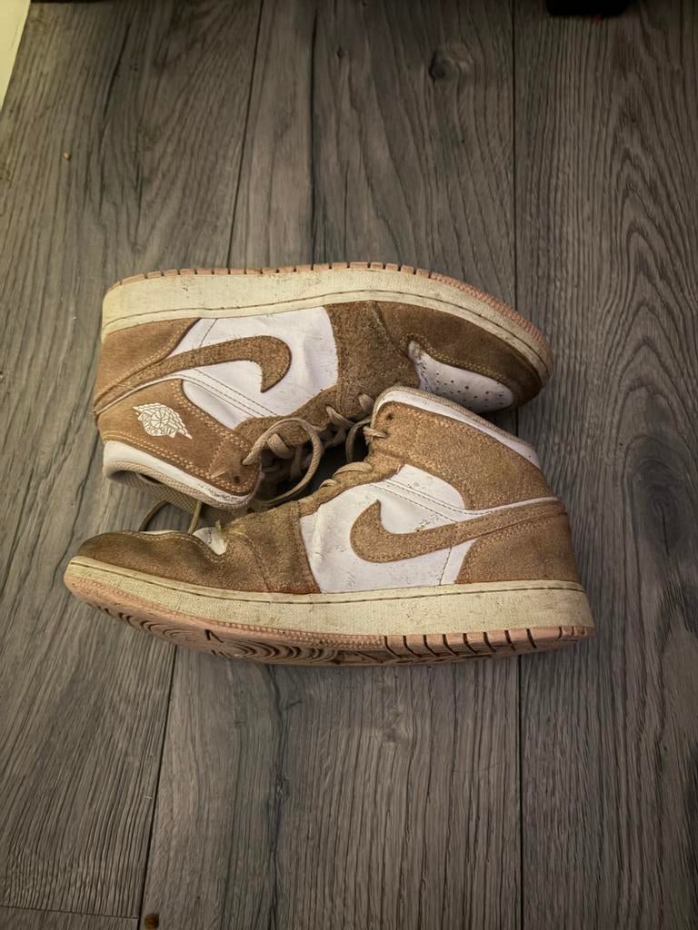 Nike Jordan maat 37, Kleding | Dames, Schoenen, Ophalen of Verzenden, Zo goed als nieuw, Sneakers of Gympen