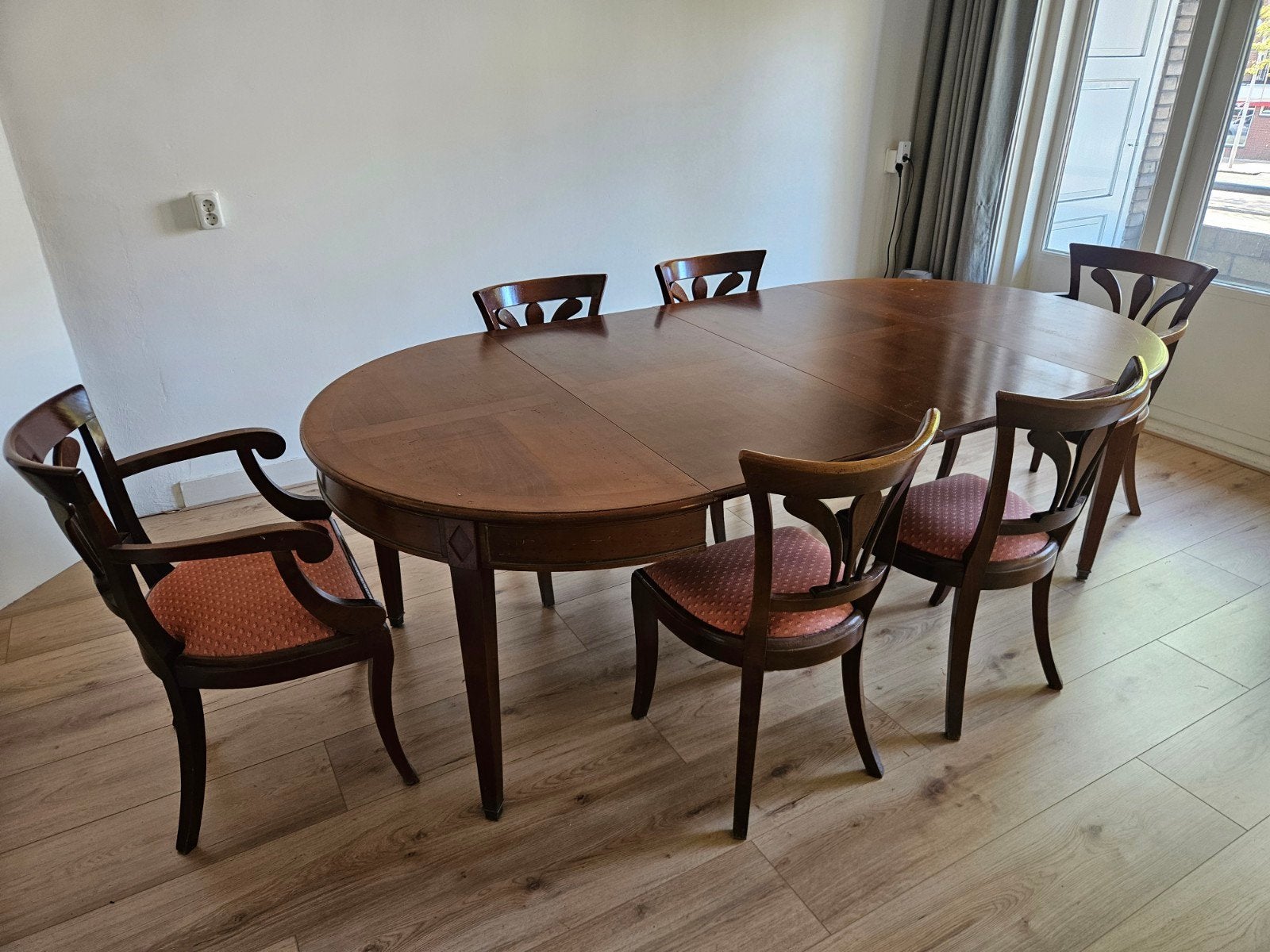 Meubles Grange uitschuifbare eettafel met 6 Palmette stoelen, Antiek en Kunst, Ophalen