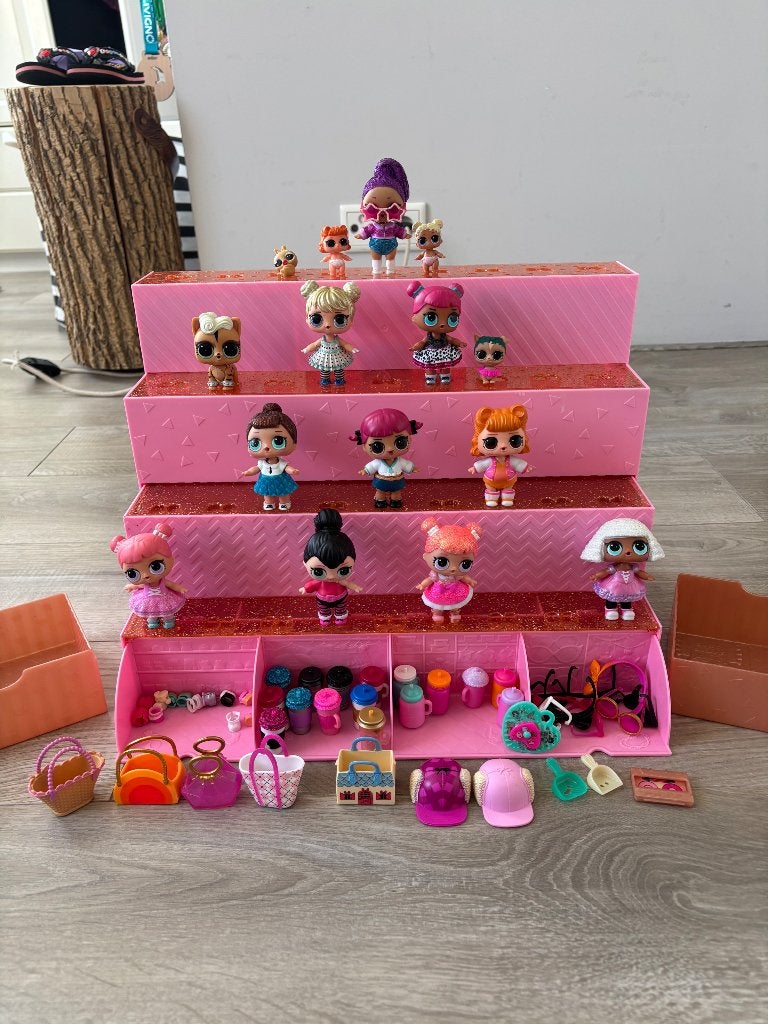 L.O.L. Poppetjes, accessoires en podium, Ophalen of Verzenden, Zo goed als nieuw