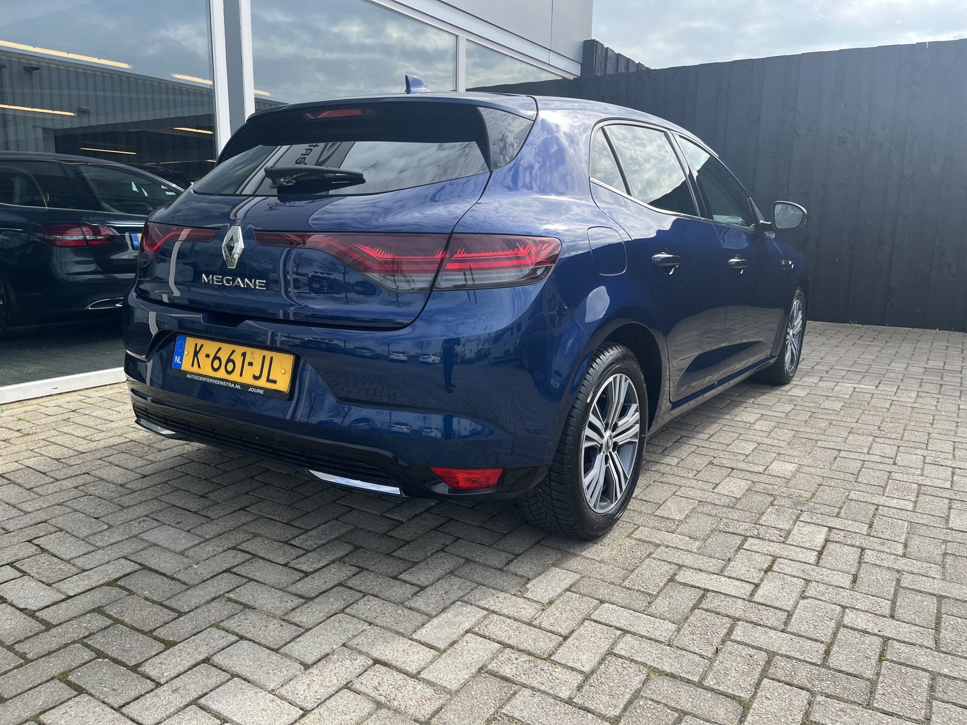 Renault Mégane 1.3 TCe Intens Camera / Led / Bose / Hud / C, Auto's, Voorwielaandrijving, Gebruikt, Euro 6, Parkeersensor