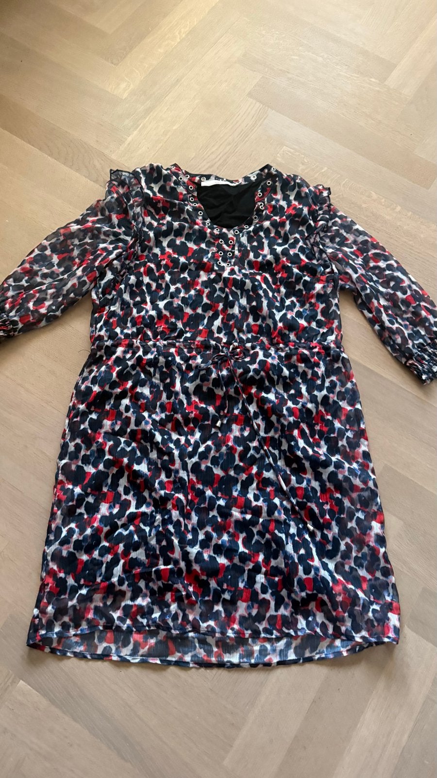 Adika jurk met luipaardprint en ruches - Maat M, Maat 38/40 (M), Meerkleurig, Ophalen of Verzenden, Zo goed als nieuw