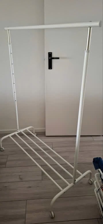 2 IKEA kledingrekken - Wit, verstelbaar, op wielen, Ophalen, Met wielen, Gebruikt