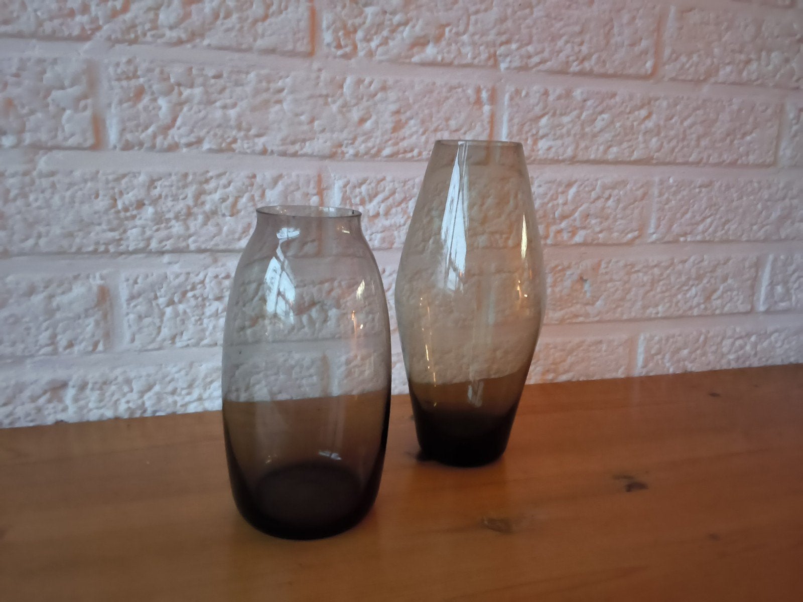 Set van 2 vintage glazen vazen, bruin getint, Antiek en Kunst, Ophalen of Verzenden