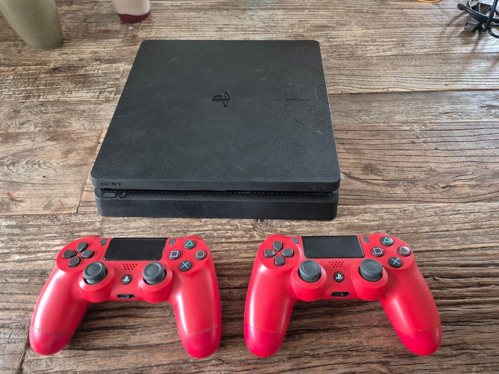 PlayStation 4 Slim met 2 rode controllers, Ophalen, Met 2 controllers, Slim, 500 GB