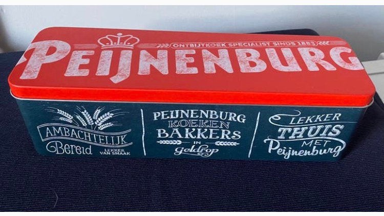 Koekblik van Peijnenburg. rood-wit-zwart. Afm. 28x8x8 cm., Ophalen of Verzenden, Zo goed als nieuw, Koek(jes), Overige merken