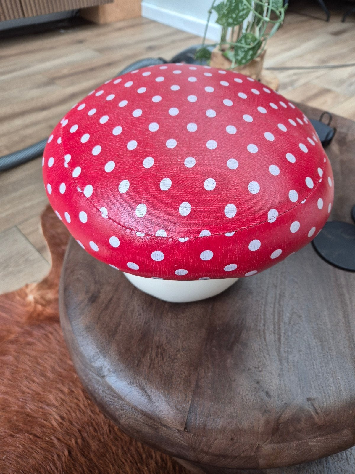 Leuke efteling paddenstoel poef rood met witte stippen, Gebruikt, Overige stijlen, Kunststof, Ophalen of Verzenden