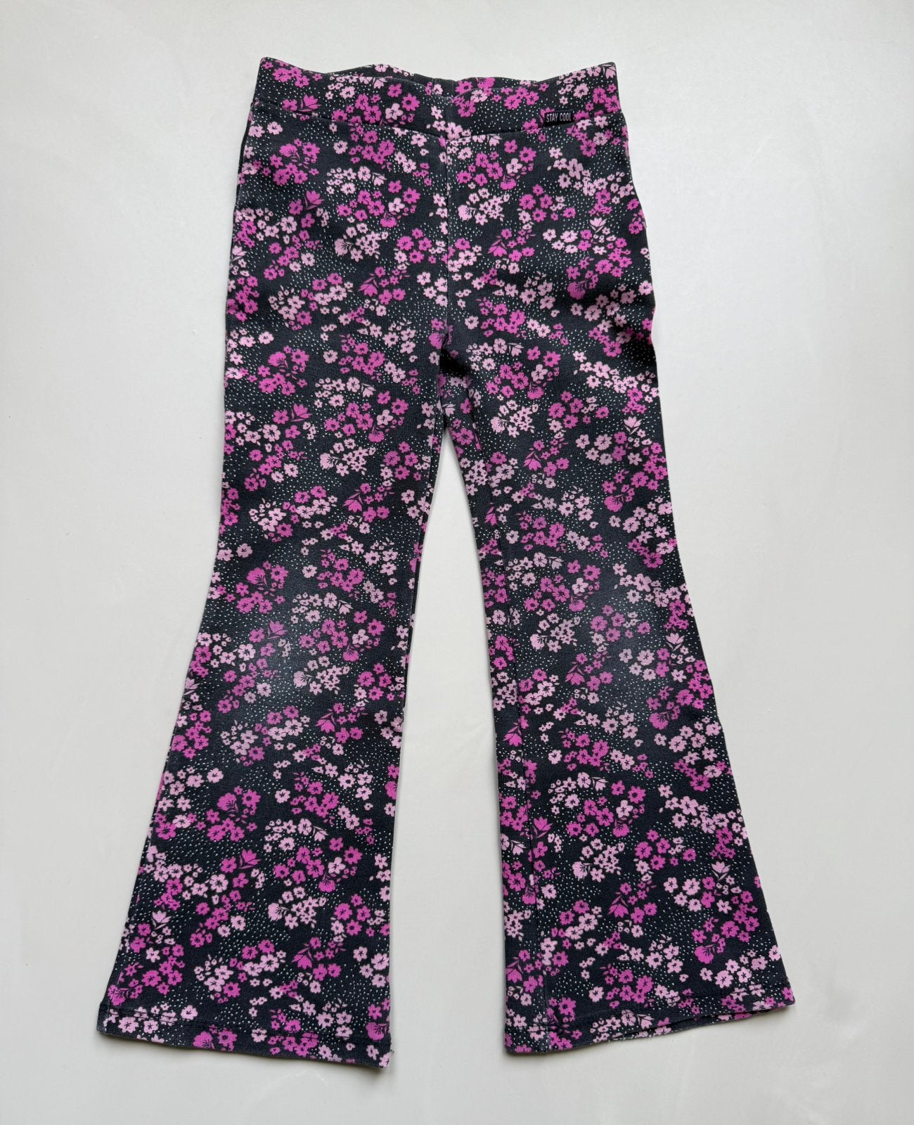 WE Fashion zwart roze flared broek maat 110, Kinderen en Baby's, Kinderkleding | Maat 110, Ophalen of Verzenden, Gebruikt, Meisje