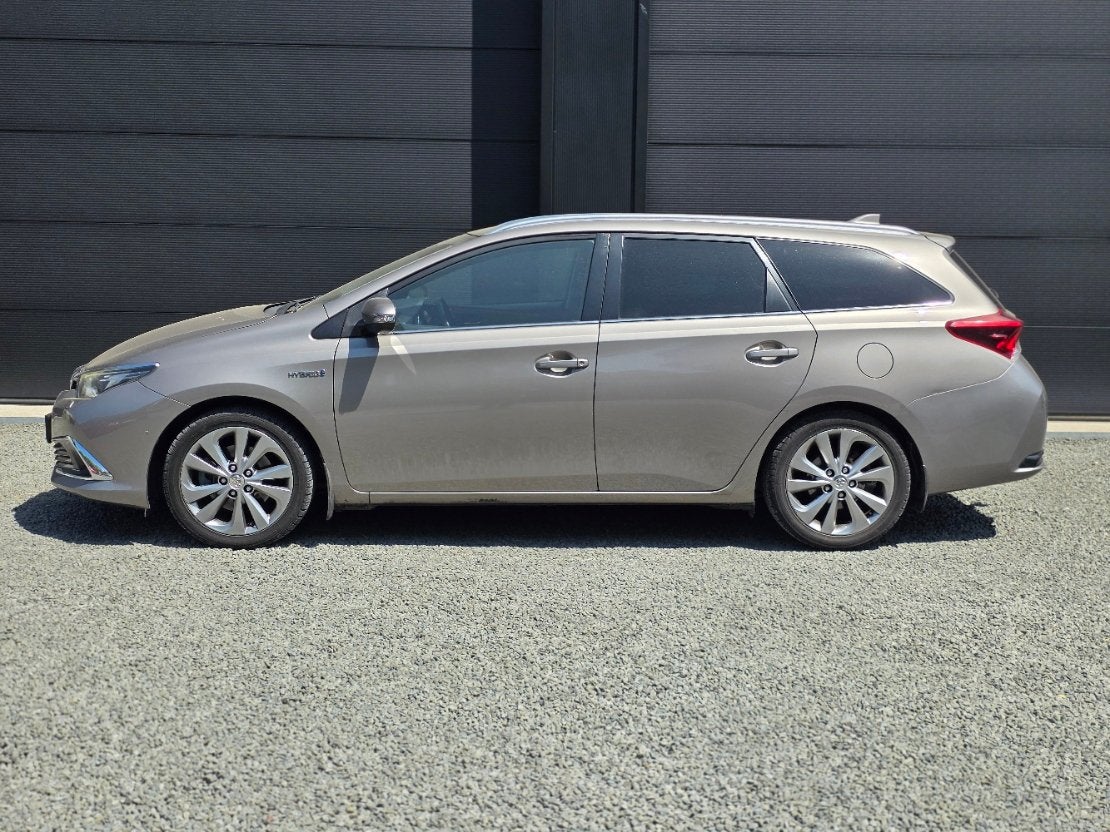 Toyota Auris Touring Sports 1.8 Hybrid Executive, 28 km/l, Gebruikt, Zwart, Leder en Stof