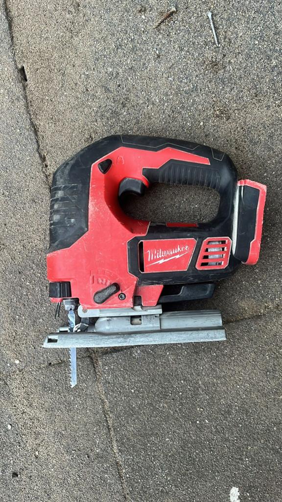 Milwaukee decoupeerzaag m18, 600 tot 1200 watt, Ophalen of Verzenden, Zo goed als nieuw, Decoupeerzaag