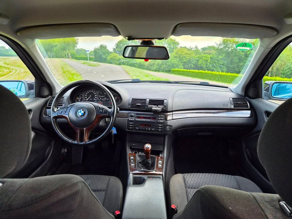 BMW 3-serie Touring 320i Executive | Nieuwe All Seasons, Auto's, BMW, Gebruikt, Zwart, 150 pk, Blauw