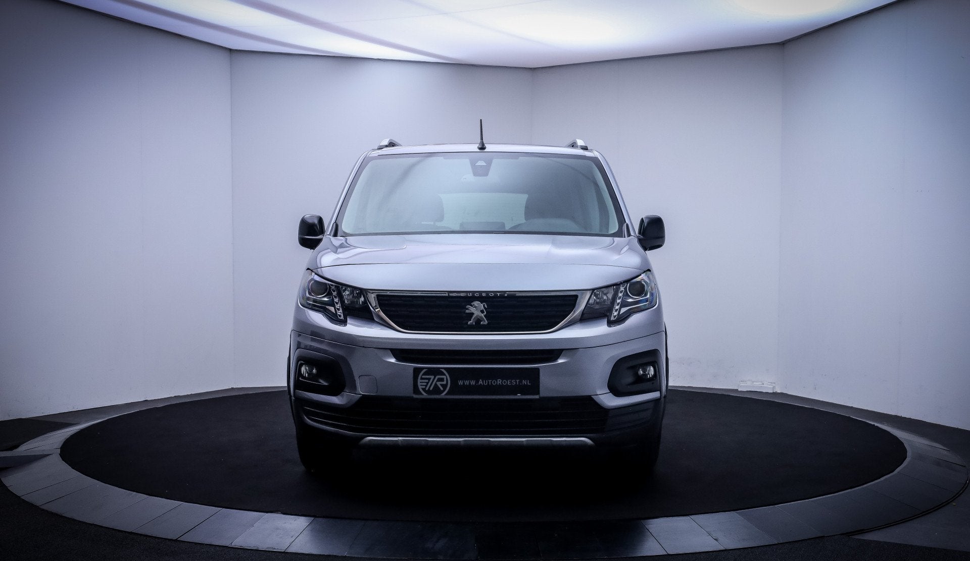 Peugeot Rifter 1.2T Aut. ALLURE PACK PANO | NAVI | 360 CAMER, Auto's, Peugeot, Dealer onderhouden, Stof, Gebruikt, Zwart