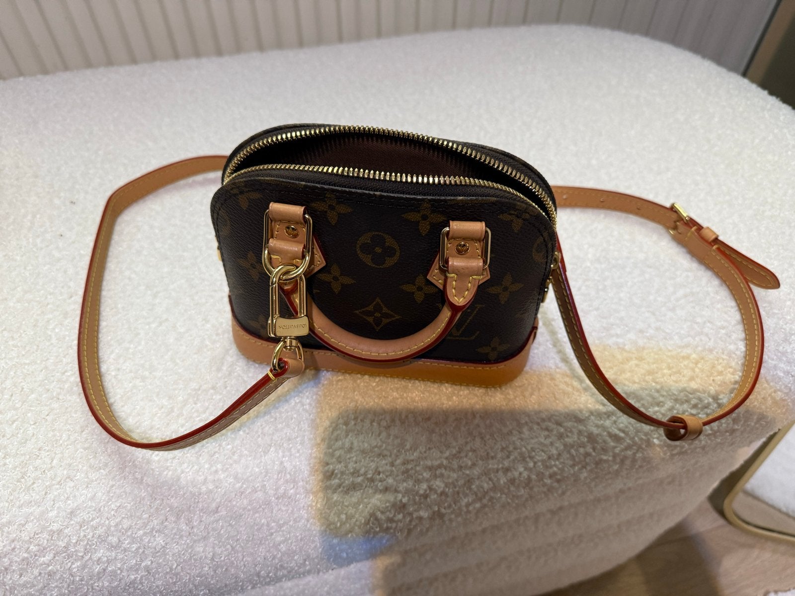 Louis Vuitton Alma BB Monogram Handtas, Sieraden, Tassen en Uiterlijk, Tassen | Damestassen, Ophalen of Verzenden, Zo goed als nieuw