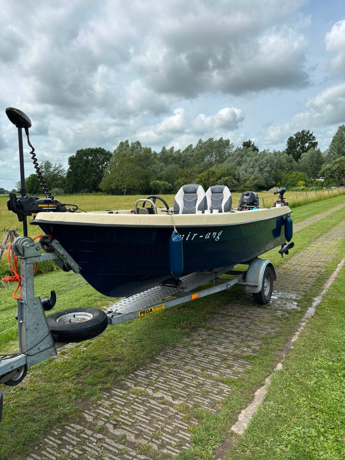 Visboot met buitenboordmotor en trailer, Watersport en Boten, Vis- en Consoleboten, Ophalen, Overige merken, Gebruikt, Tot 10 pk