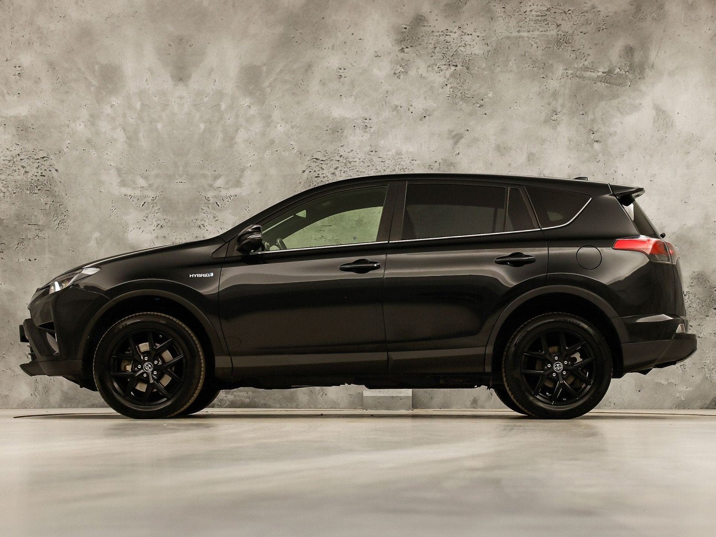 Toyota RAV4 2.5 Hybrid Energy 197Pk Automaat (BLACK PACK, NA, Auto's, Toyota, 12 maanden, Stof, Gebruikt, Zwart