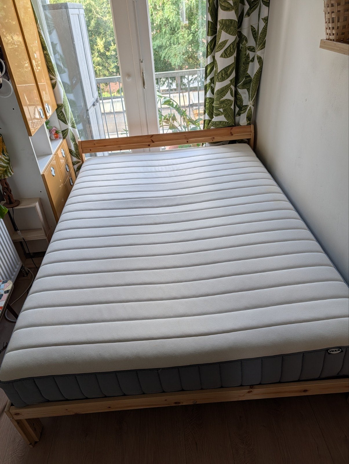 compleet IKEA bed incl Matras en lattenbodem 140x200 cm, Ophalen, Overige materialen, Gebruikt, Tweepersoons