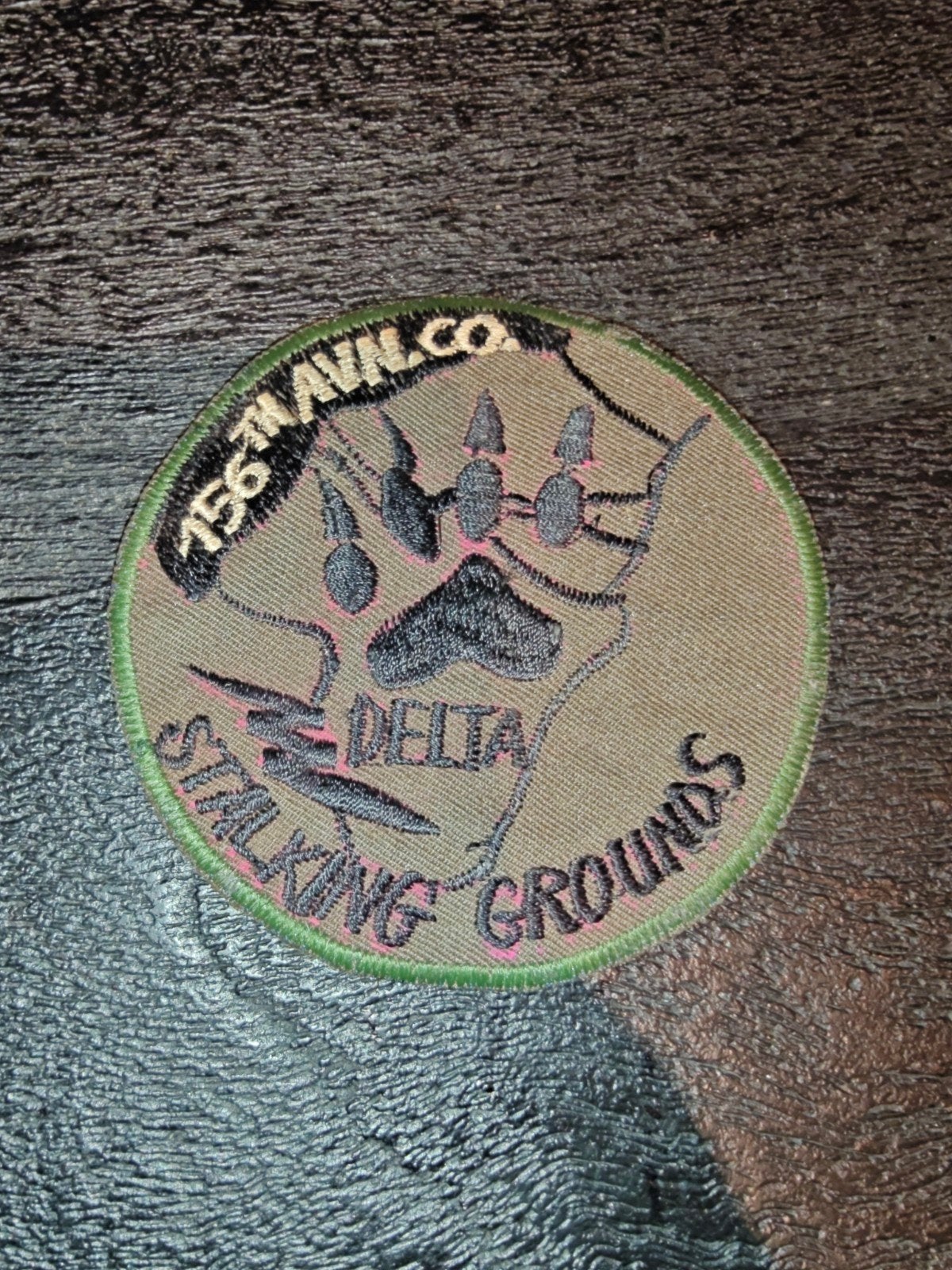 US Army 156th Aviation Company Stalking Grounds Vietnam Patc, Verzamelen, Ophalen of Verzenden, Landmacht, Amerika, Embleem of Badge