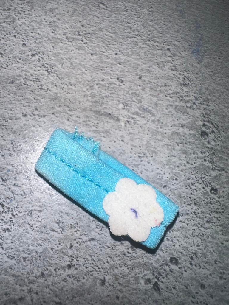 547 Barbie Accessoire: Blauwe Haarband ? met Bloem, Ophalen of Verzenden, Gebruikt