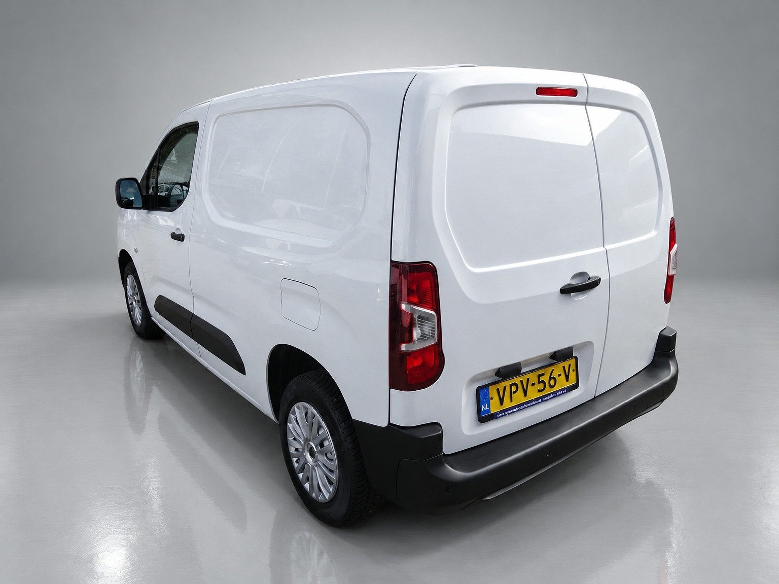 Peugeot Partner 1.2 PureTech Pro BENZINE AIRCO NAVI CRUISE C, Voorwielaandrijving, Dealer onderhouden, Gebruikt, 1199 cc