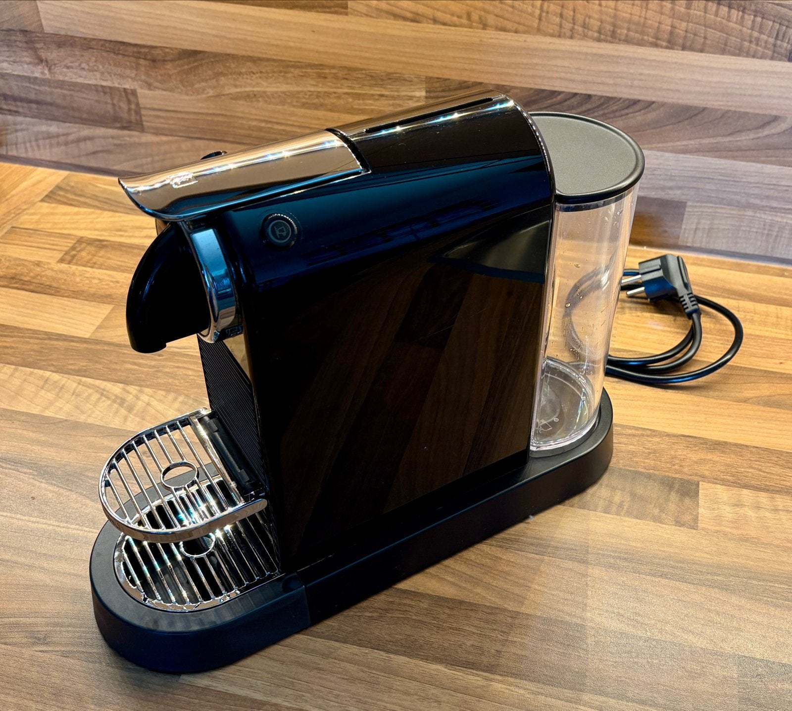 Magimix Nespresso M 196 CN Koffiezetapparaat, Ophalen, Afneembaar waterreservoir, Espresso apparaat, Zo goed als nieuw