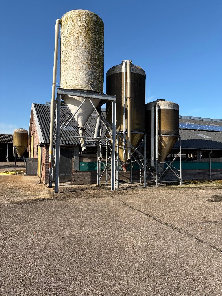 polyester voersilo, Ophalen