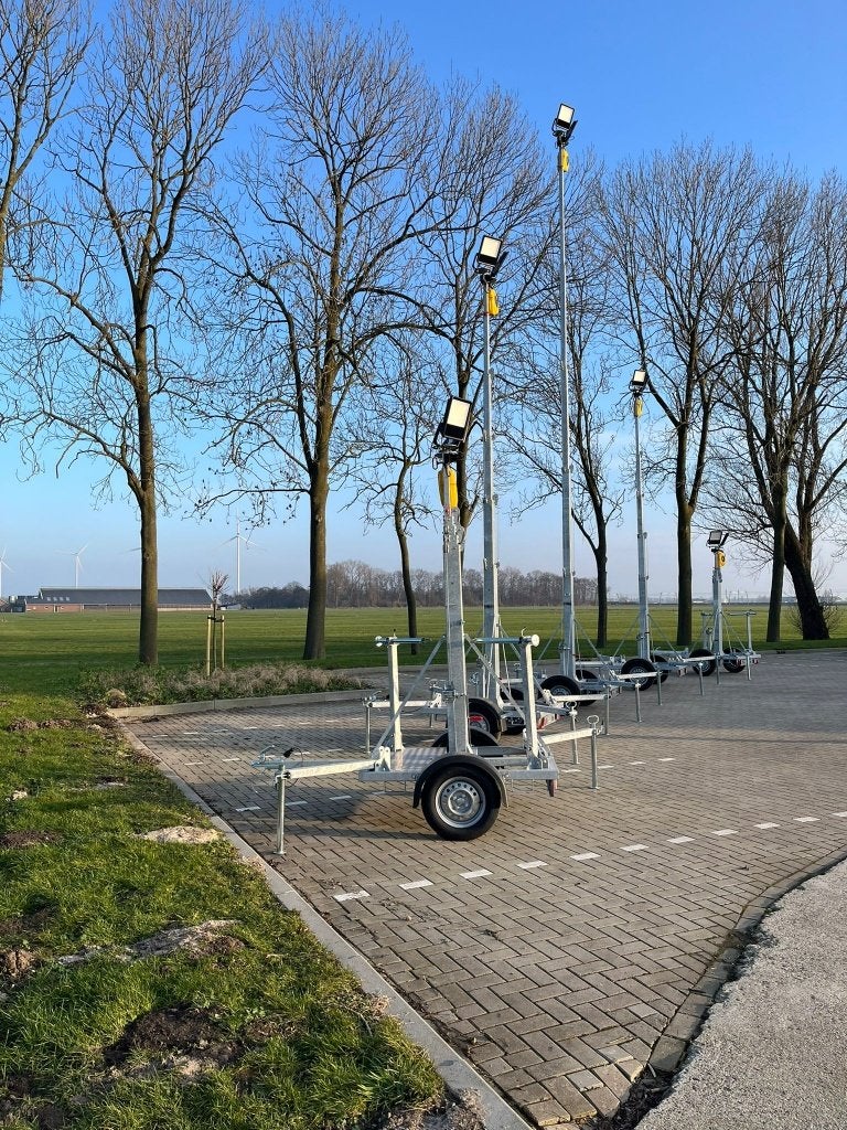 Mobiele lichtmast - Gegalvaniseerd - 10 m1 - 230V - Nieuw, Ophalen, Lamp met armatuur, 50 tot 200 watt, Nieuw