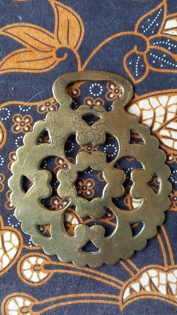 Mooi antiek sierlijk kleppermannetje uit Engeland 10,8 cm.