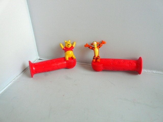 Disney fietshandgrepen met Winnie de Pooh en Teigetje, Ophalen of Verzenden, Winnie de Poeh of vrienden, Zo goed als nieuw, Beeldje of Figuurtje
