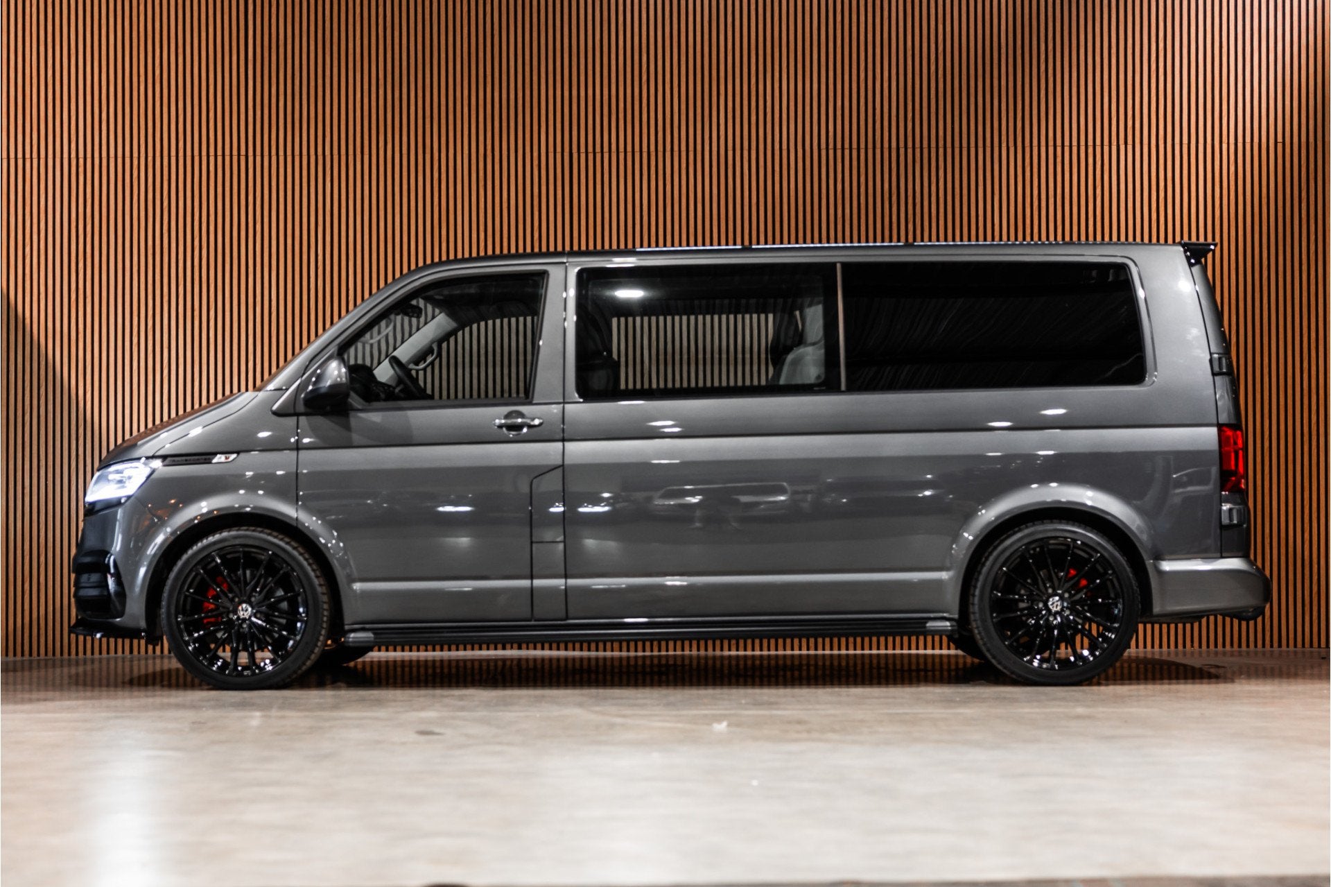 Foto 4 van Volkswagen Transporter T6.1 2.0 TDI L2H1 DC 4Motion | Dubbel