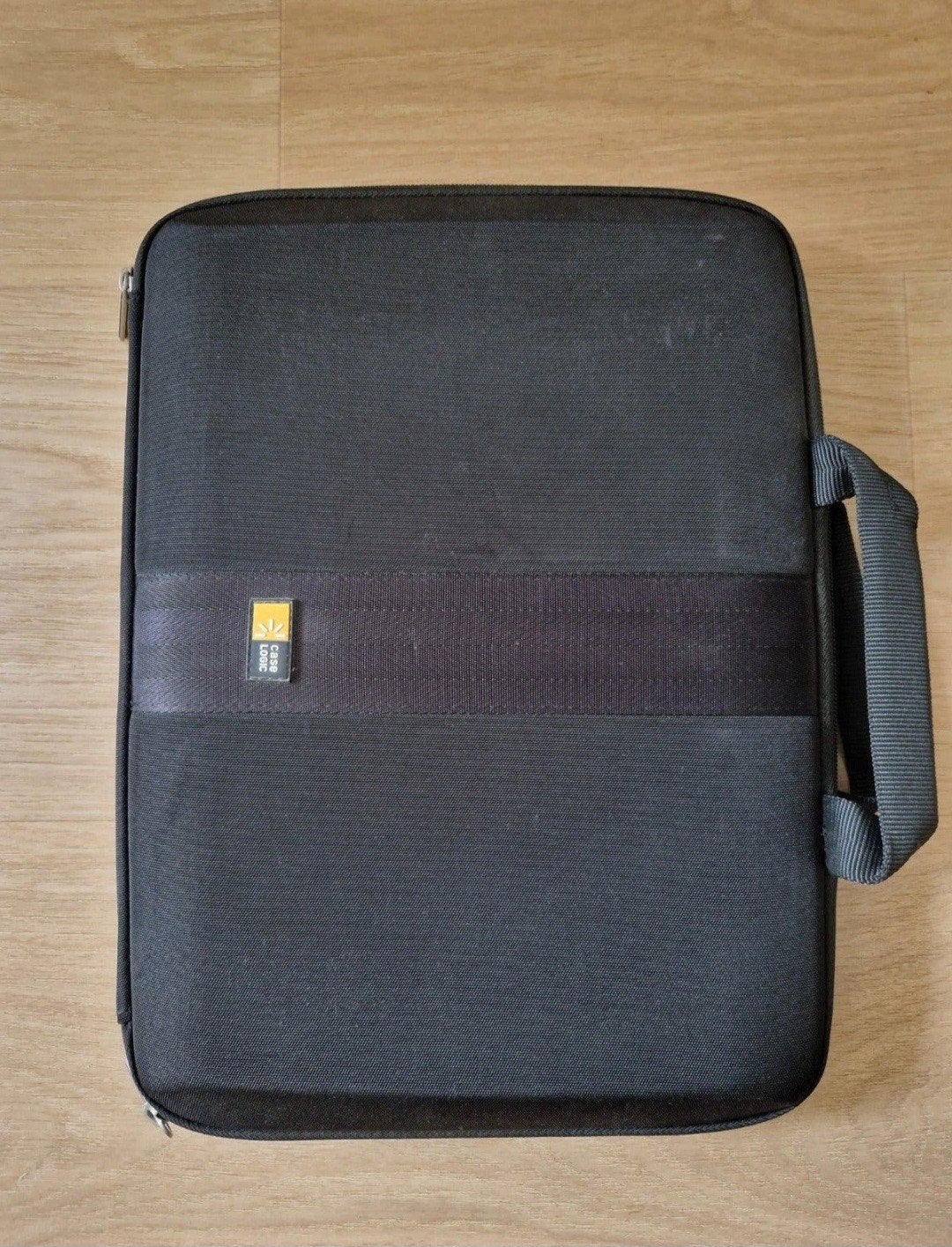 Logic Hardcover Laptophoes - 13 inch, goede Staat, Max 33,5, Gebruikt, Gevoerd laptopvak, Ophalen of Verzenden, 13 inch