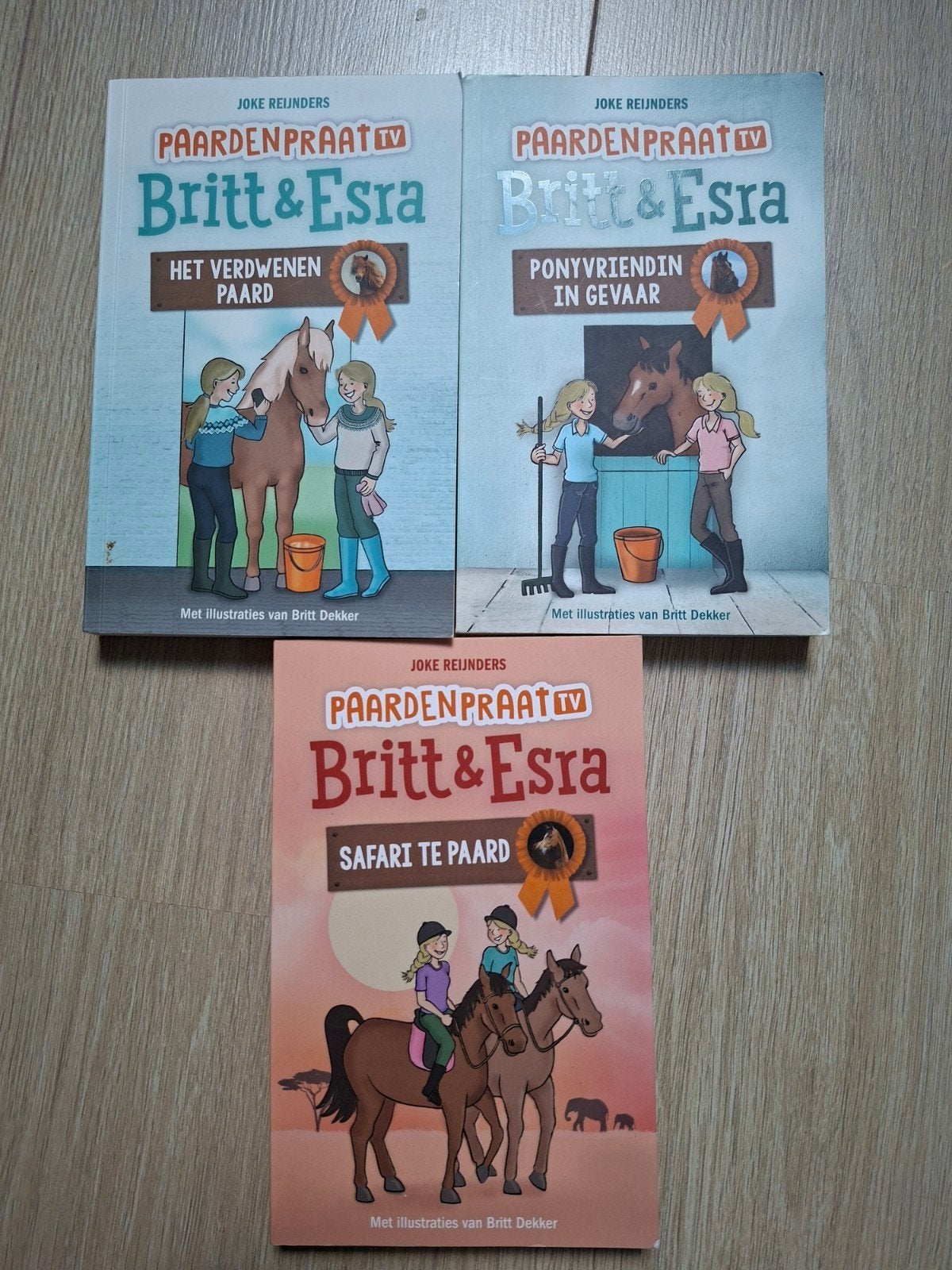 Paardenpraat TV Britt & Esra boeken (3-delige set), Verzenden, Zo goed als nieuw, Joke Reijnders, Fictie algemeen