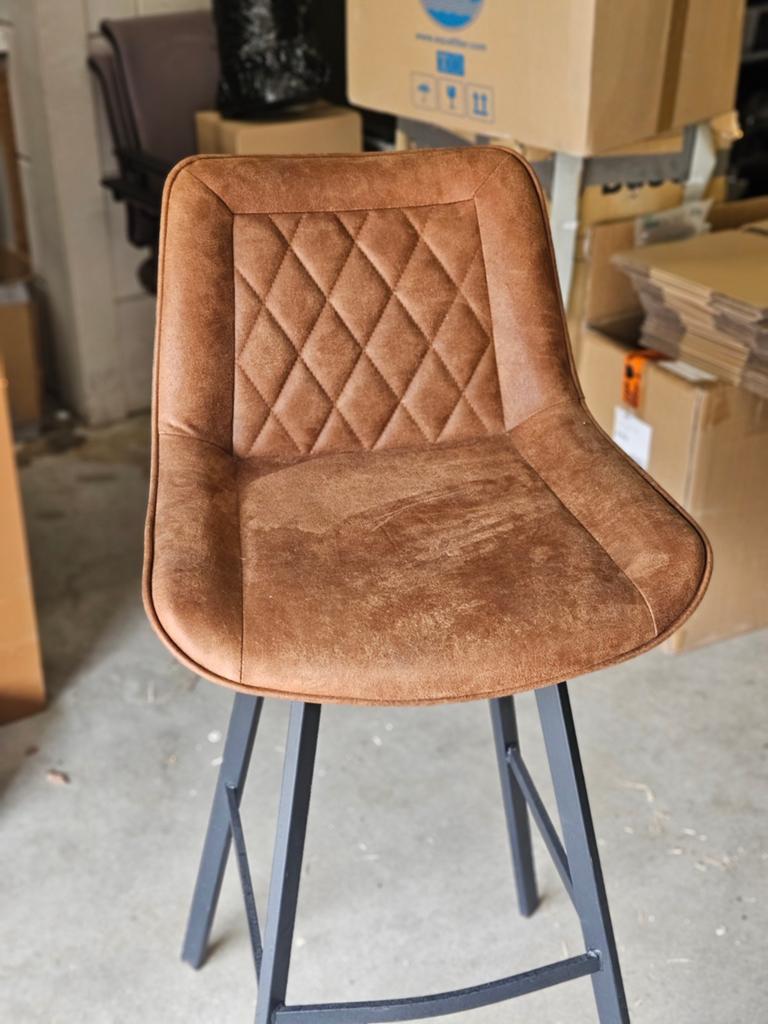Barkkruk 2 stuks Cognac, Huis en Inrichting, Barkrukken, Ophalen, Zo goed als nieuw, 60 tot 90 cm