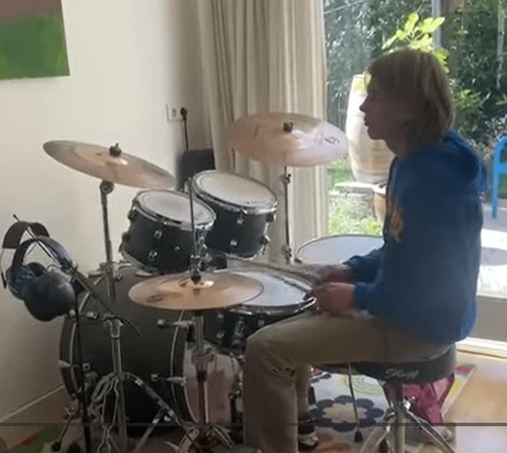 Drummer (15)  biedt zich aan